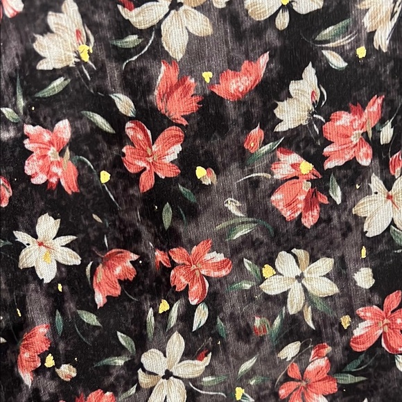 NWT ASTR Floral V-Neck Women's Top - Picture 4 of 4